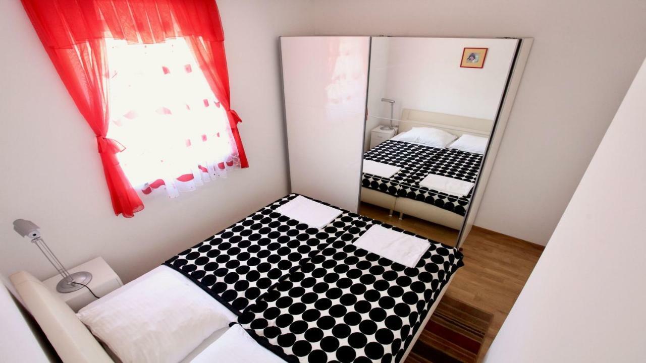 B88 Apartments - Vila Palma Sveti Filip i Jakov Luaran gambar
