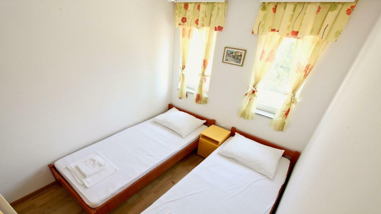 B88 Apartments - Vila Palma Sveti Filip i Jakov Luaran gambar